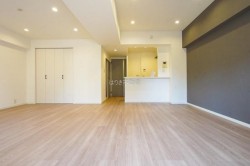 【すぐ見学可】
■新規リノベーション物件
■収納豊富な2LDK
■新耐震基準マンション
■専用庭付き
