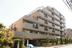 南向き3LDKリノベーションマンション
【すぐに見学可】
■マルチクローク付で収納安心
■設備充実
■角部屋