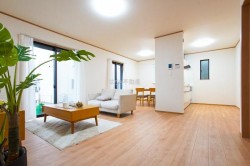 ビッグコミュニティの４LDK新築戸建て
【すぐに見学可】
■収納スペース充実
■ゆとりのあるバルコニー
■カースペース有