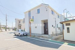 ビッグコミュニティの４LDK新築戸建て
【すぐに見学可】
■収納スペース充実
■陽当たり・通風良好
■カースペース有