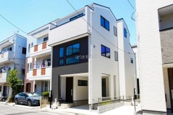コミュニティのある3階建て新築戸建て
【すぐに見学可】
■設備・収納充実
■広々空間のリビングダイニング
■各居室ゆとりあり