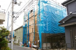 耐震に長けた3SLDK新築戸建て
【すぐに見学可】
■納戸付で収納スペース充実
■2面バルコニー
■3駅2路線利用可能