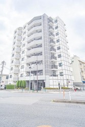 ■東武鉄道亀戸線「小村井」駅　徒歩3分
■２面バルコニー、南向き日当たり・通風良好です
■東南角部屋の３LDK
■犬、猫2匹までペット飼育可
