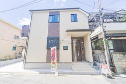 《新築戸建♪》
■JR常磐線「金町」駅　バス15分
　「ふれあいの家」停　徒歩4分
■ご家族との会話を楽しみながらお料理できる対面式システムキッチン