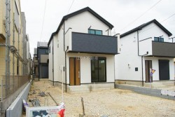 ■新築分譲住宅・長期優良住宅認定物件
■太陽光パネル標準装備
■地震に強い家住宅性能制度において７項目の最高等級を取得します
■広々ＬＤＫ18.12帖
