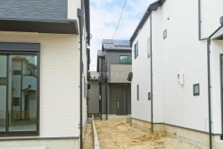 ■新築分譲住宅・長期優良住宅認定物件
■太陽光パネル標準装備
■地震に強い家住宅性能制度において７項目の最高等級を取得します
■大容量パントリー
■リネン庫付洗面室
