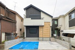 ■新築２階建て２ＳＬＤＫ
■ＺＥＨ水準住宅
■エネルギー消費性能☆３
■断熱性能５
■ＬＤＫ上部に吹き抜けがあり開放的です
■土間収納・リネン庫など収納豊富♪