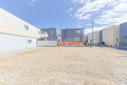 ■新築木造３階建３ＳＬＤＫ＋ＷＩＣ
■広々リビングで家族団らんが広がる♪
■１階にＷＩＣ付きで利便性◎
■空気を乾燥させにくく足元から温める床暖房♪