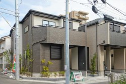 ■内覧・即入居可！
■新築２階建て３ＬＤＫ＋パントリー＋カースペース
■ＺＥＨ水準の省エネ住宅
■住宅性能評価７項目最高等級
■地震に強いI.D.S工法
