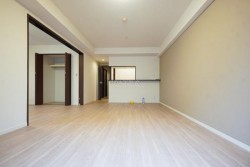 ■２階部分角部屋３ＬＤＫ
■南西向きにつき日当たり良好
■オートロック付きで防犯面安心
