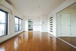■７階部分角部屋３ＬＤＫ
■角部屋により日当たり良好です
■２０２３年１１月リフォーム済み
■防犯に安心のオートロック完備
■雨の日のお洗濯も安心の浴室換気乾燥機付き