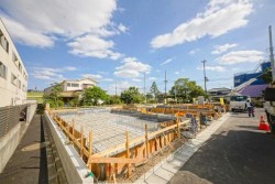 ■新築２階建３ＬＤＫ＋納戸＋カースペース
■暮らしの質を高めるＺＥＨ省エネ住宅
■徒歩５分圏内にバス停があり交通利便性◎
