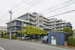 ■２階部分３ＬＤＫ
■南西向きなので日当たり良好です
■京成本線「お花茶屋」駅徒歩１１分